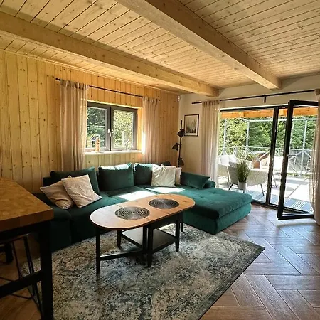 Stara Bacowka Apartment Sopotnia Mala